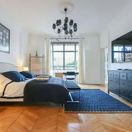 Luxury With Eiffel Tower Views Near Victor Hugo Paris