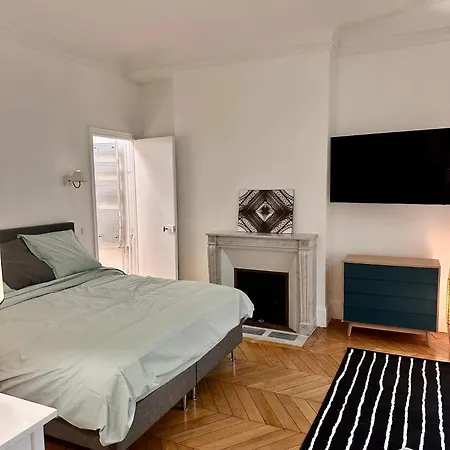 Luxury With Eiffel Tower Views Near Victor Hugo Apartment *