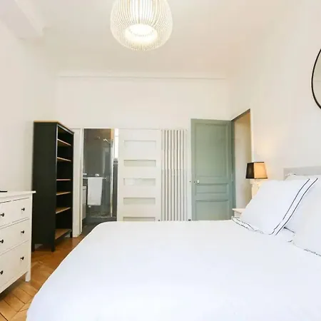 Apartment Luxury With Eiffel Tower Views Near Victor Hugo